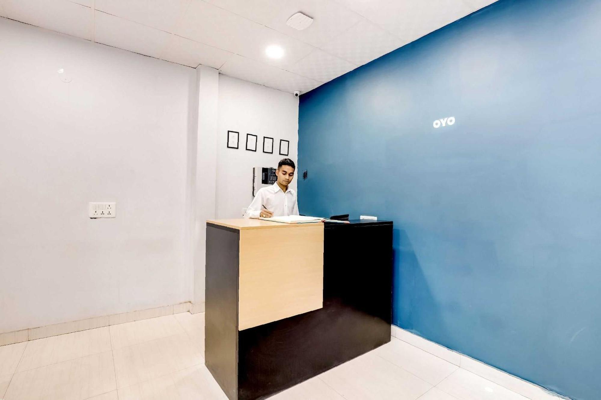 Collection O 71756 Hotel Silver Arrow Near Pacific Mall Tagore Garden Delhi  Exterior foto